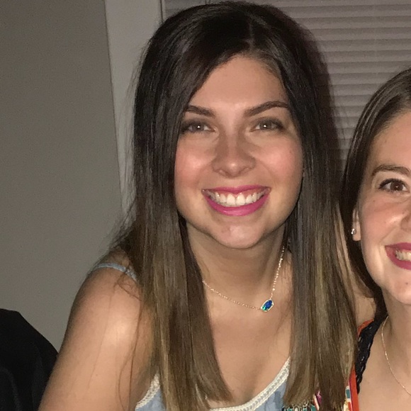 Meet your Posher, Emily - Picture 2 of 4